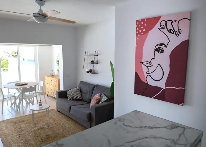 Elegant Sunny Terrace Lägenhet *