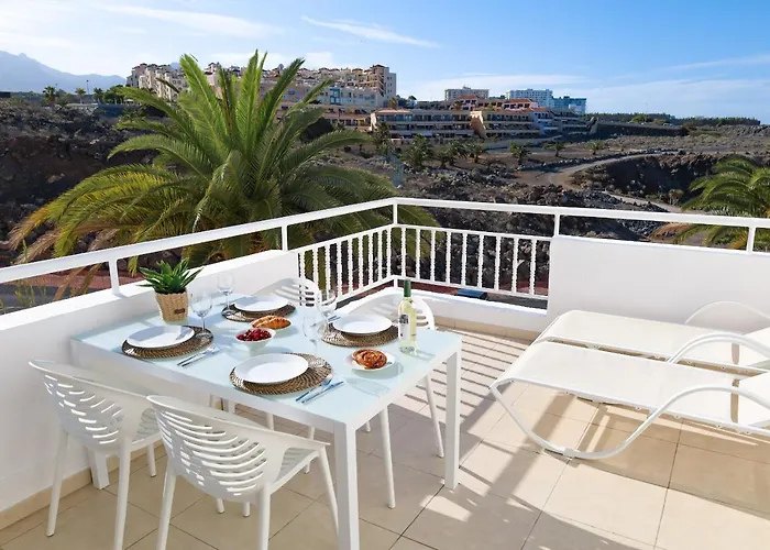 Elegant Sunny Terrace Lägenhet