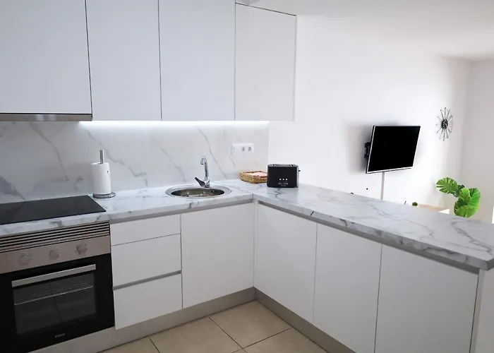 Elegant Sunny Terrace Lägenhet *